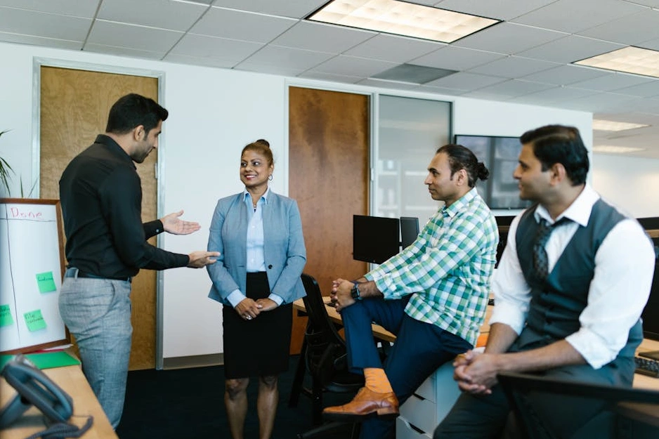 Team di consulenti Global Venture Solutions in riunione strategica.